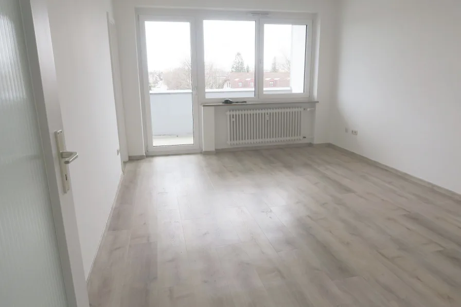 Wohnzimmer - Wohnung mieten in München - Frisch renovierte 1 Zimmer Wohnung in München Nord ab sofort frei!