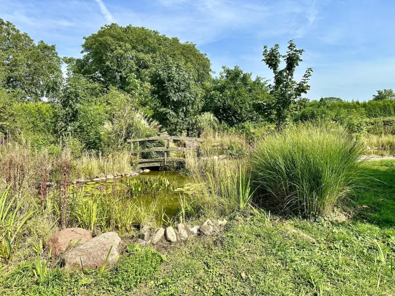 Gatenanlage mit Schwimmteich