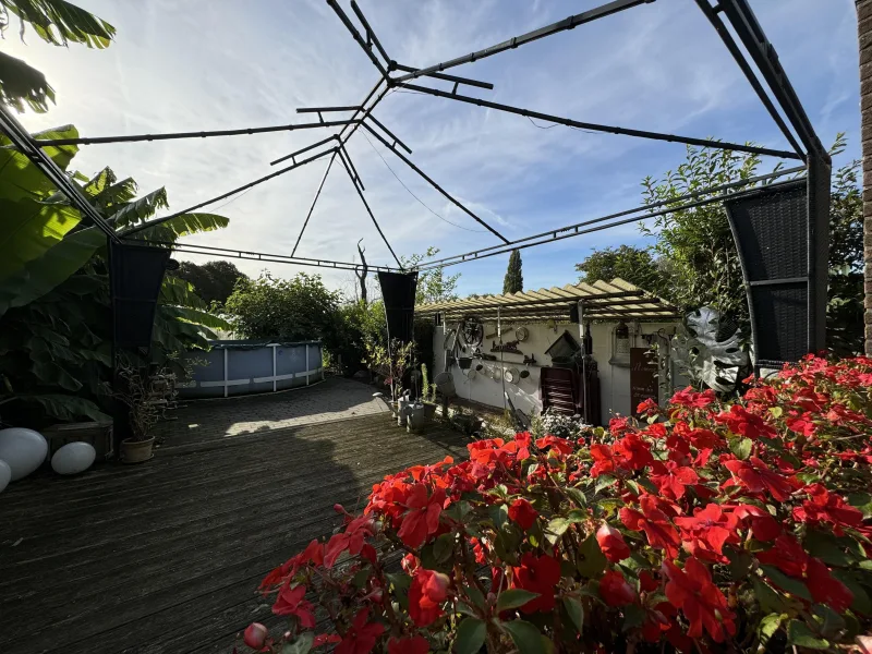 Terrasse neben dem Garten