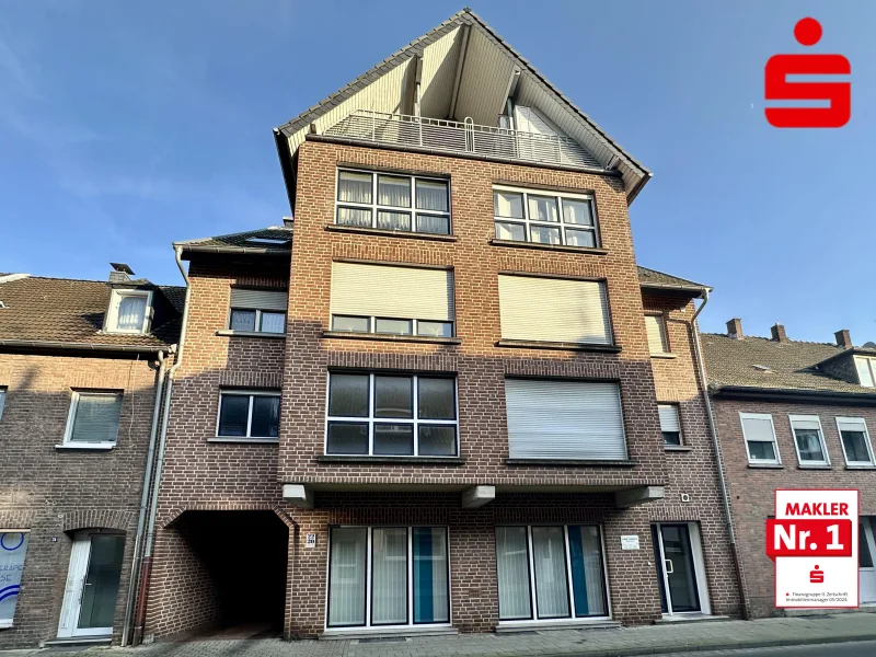 Straßenansicht - Wohnung kaufen in Emmerich - In zentraler Lage mit Carport-Stellplatz