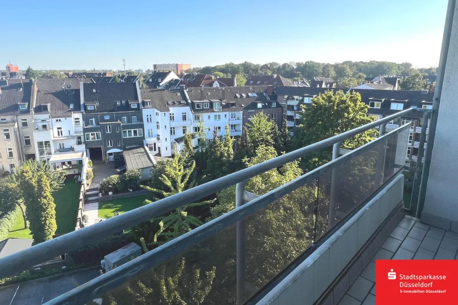 Balkonaussicht - Wohnung kaufen in Düsseldorf - Attraktive und gut geschnittene 2,5-Zimmerwohnung in Düsseldorf Wersten!