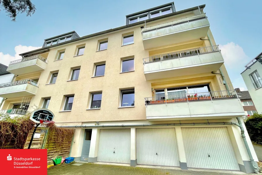 Außenansicht - Wohnung kaufen in Düsseldorf - Familienwohnung mit Balkon und Garage in ruhiger Lage!
