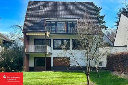 Rückseite Gartensicht - Haus kaufen in Düsseldorf - Charmantes Einfamilienhaus mit großem Grundstück in Düsseldorf-Rath