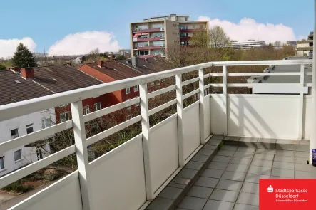 Balkon - Wohnung kaufen in Düsseldorf - Renovierungs-Chance: Charmante Wohnung mit Gestaltungspotenzial!