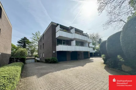 Hausansicht - Wohnung kaufen in Düsseldorf - Moderne 2-Zimmerwohnung mit Einzelgarage