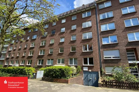Außenansicht - Wohnung kaufen in Düsseldorf - 2-Zimmerwohnung mit Garage und viel Potenzial in Düsseldorf Derendorf!