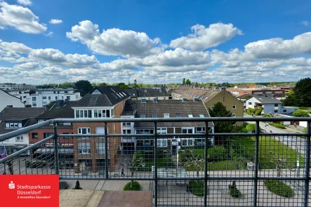 Aussicht Balkon vom Wohnzimmer - Wohnung kaufen in Monheim - Geräumige Familienwohnung mit Ausblick in Monheim am Rhein