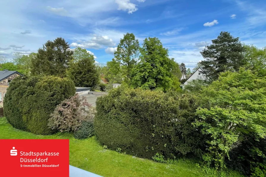 Aussicht Balkon - Wohnung kaufen in Düsseldorf - Wohnliches Apartment mit Balkon im Düsseldorfer Norden