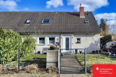 Hausansicht - Haus kaufen in Düsseldorf - Einfamilienhaus mit großem Garten und Erweiterungspotenzial