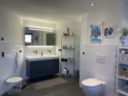 großes Badezimmer