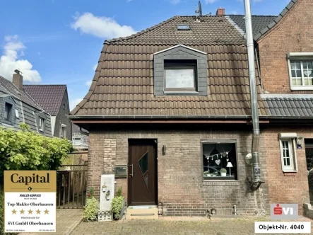 Front - Haus kaufen in Oberhausen - Reiheneckhaus in ruhiger Lage für die kleine Familie mit Sonnengarten in Oberhausen-Klosterhardt