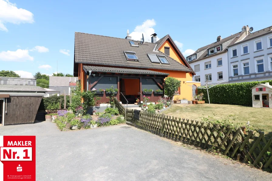 Seitenansicht - Haus kaufen in Solingen - Großes Einfamilienhaus mit Garten und Lagerflächen! Hier ist Platzmangel ein Fremdwort