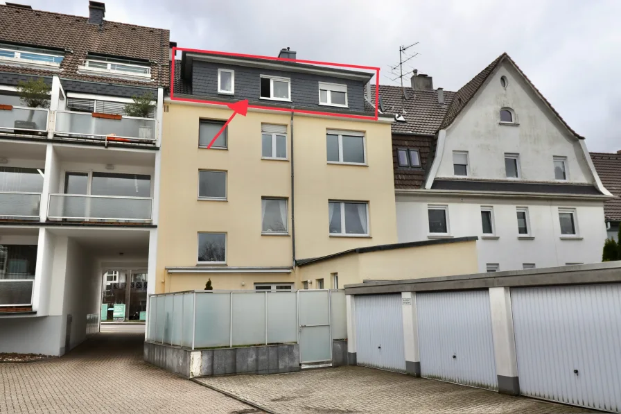 Rückansicht - Wohnung kaufen in Solingen - Über den Dächern der Stadt. Gepflegte 3-Zimmer-Wohnung mit tollem Ausblick inkl. Einzelgarage