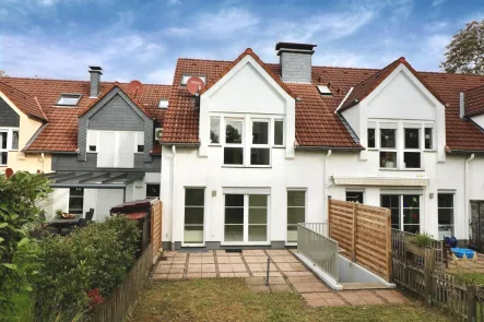 Gartenansicht - Haus kaufen in Solingen - Willkommen Zuhause! Großzügiges Reihenhaus mit Garage und Südgrundstück in Solingen-Merscheid!