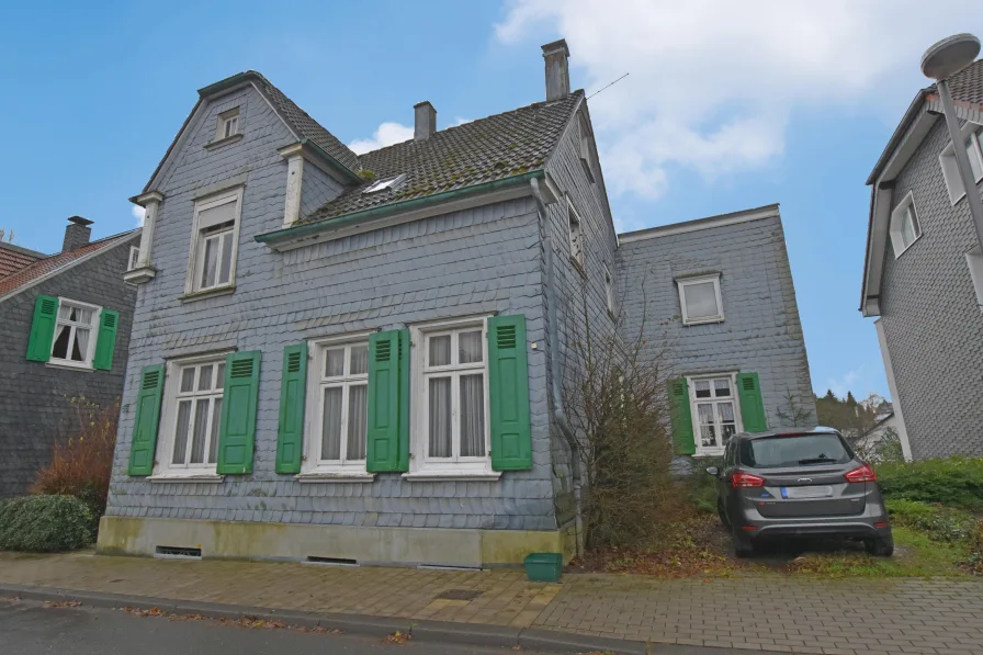 Titelbild - Haus kaufen in Wuppertal - Zweifamilienhaus mit Ausbaureserve