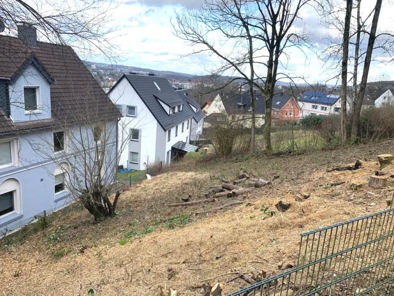 Titelbild - Grundstück kaufen in Wuppertal - Seltenes Wohnbaugrundstück in Wuppertal-Barmen mit positiver Bauvoranfrage für ein Einfamilienhaus