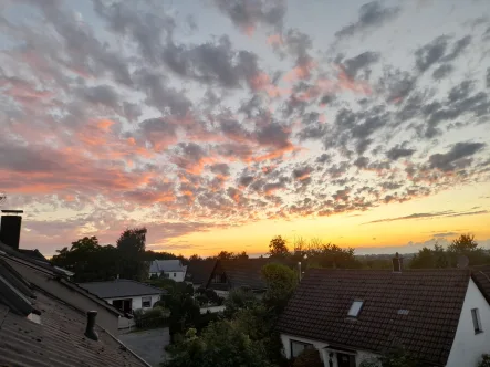 Titelbild - Wohnung kaufen in Wuppertal - Helle Dachgeschosswohnung mit Stellplatzam Kirchenfelder Weg