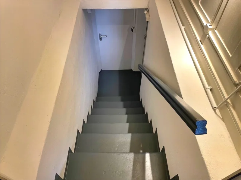 Treppe ins Untergeschoss