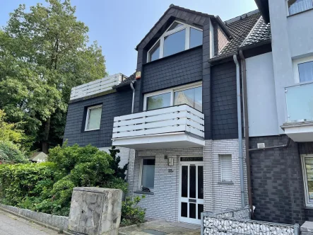 Titelbild - Haus kaufen in Essen - Schönes geräumiges Reihenendhaus mit sonnigem Gartengrundstück in Essen-Kray