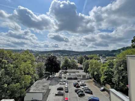 Titelbild - Wohnung kaufen in Wuppertal - Schöne 2-Zimmer-Eigentumswohnung am Nützenberg mit Sonnenterrasse und Stellplatz