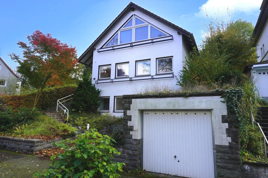 Titelbild - Haus kaufen in Wuppertal - Schönes Einfamilienhaus mit Garage 