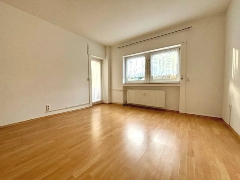 Schlafzimmer mit Ausgang auf den Balkon