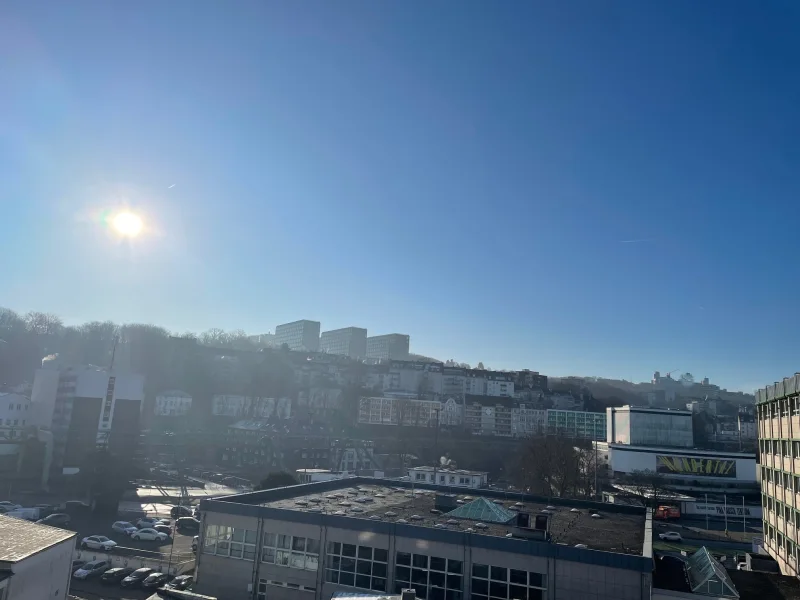 Titelbild - Wohnung kaufen in Wuppertal - Großes Penthouse im Bereich Hofkamp4 Zimmer-Eigentumswohnung mit Weitblick