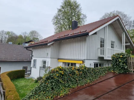 Ansicht Süd West - Haus kaufen in Bad Tölz - Helles Einfamilienhaus in ruhiger und zentraler Lage - provisionsfrei