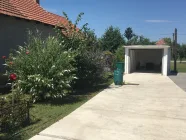 Garage mit Einfahrt