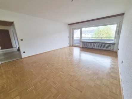 Wohnzimmer - Wohnung mieten in Hofolding - Helle 3 Zimmer  Wohnung mit sonnigem Südbalkon