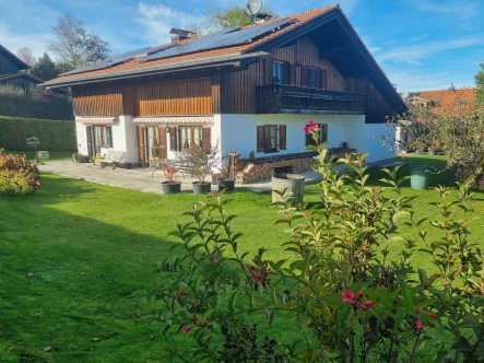 Ansicht Süd/Ost - Haus mieten in Dietramszell - Gepflegtes Einfamilienhaus für Gartenliebhaber