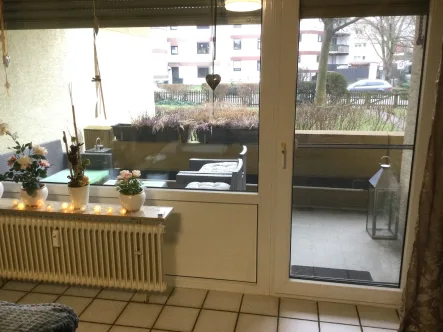 Wohnzimmer mit Ausgang zur Loggia - Wohnung kaufen in Unna - Eigentumswohnung mit Loggia 