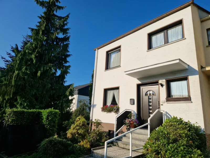 Ansicht - Haus kaufen in Unna - Gepflegtes Reihenendhaus mit Garten und Garage