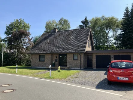 Ansicht - Haus kaufen in Fröndenberg - Großzügig Wohnen in ruhiger Lage 