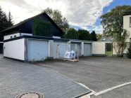 Garage mit Stellplatz