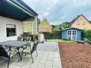 Terrasse mit Blick in den Garten