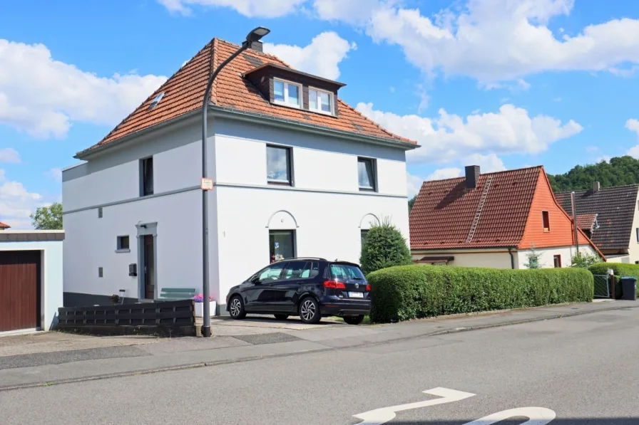 Ansicht - Haus kaufen in Wetter - Charmantes Zweifamilienhaus mit großem Grundstück in begehrter Lage von Wetter-Grundschöttel