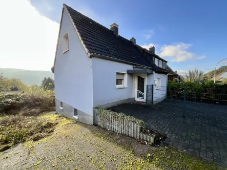 Ansicht - Haus kaufen in Gevelsberg - Handwerker aufgepasst! Kleine Doppelhaushälfte mit großem Grundstück in Gevelsberg!