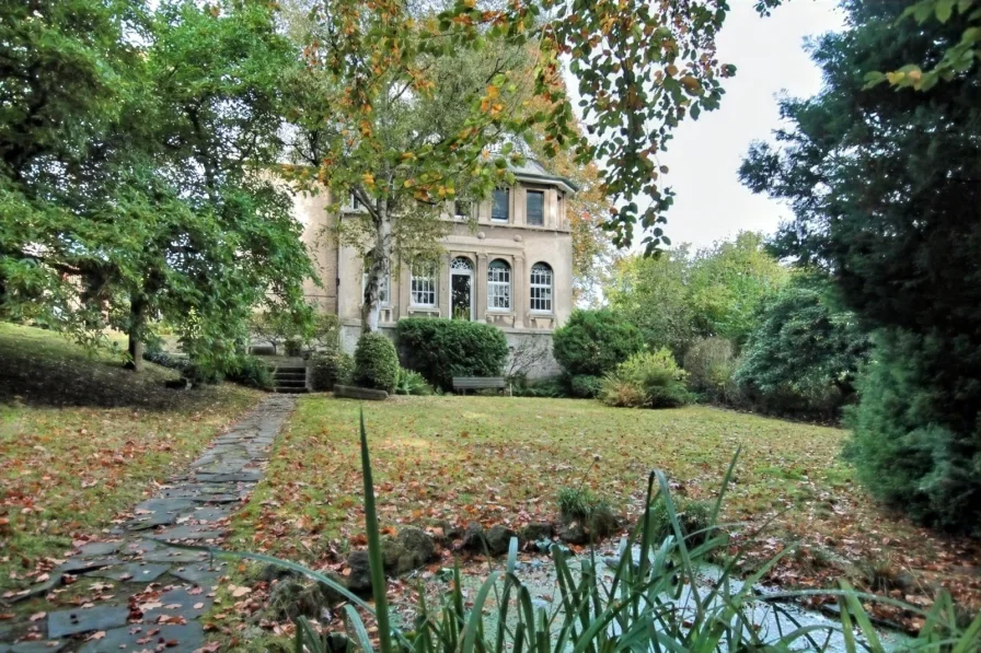 Gartenansicht - Haus kaufen in Wetter - Villa, als Ein- oder Zweifamilienhaus nutzbar, mit Park und Chauffeurhaus in Wetter-Wengern sucht Liebhaber