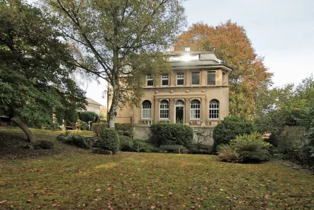 Gartenansicht - Haus kaufen in Wetter - Eindrucksvolle Villa mit zusätzlichem Einfamilienhaus und Baugrund in Wetter-Wengern sucht Liebhaber