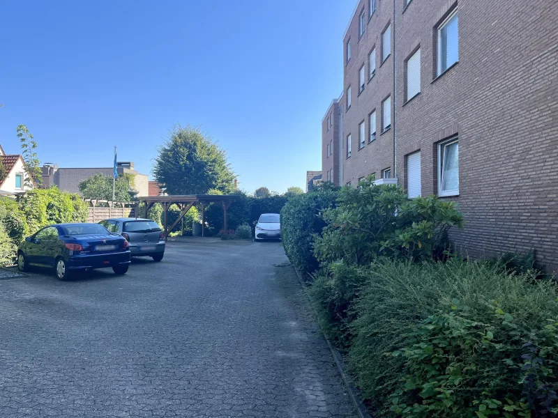 Hinterhof mit eigenem Carportstellplatz