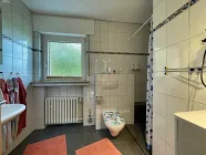 Badezimmer im Obergeschoss 