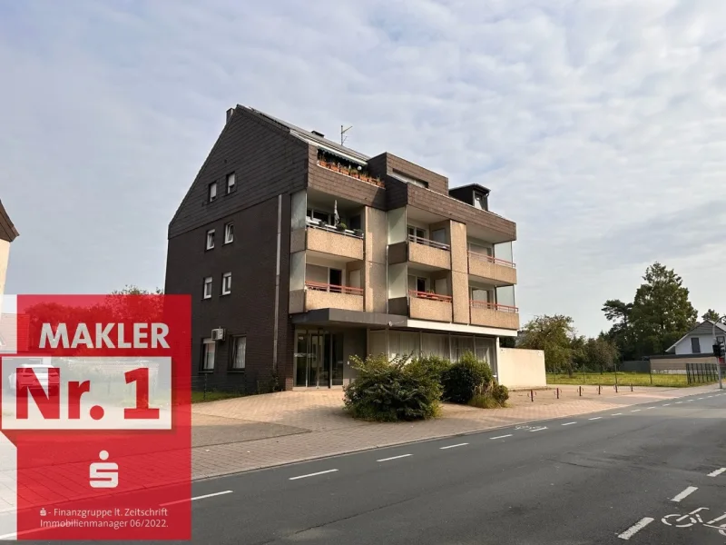 Straßenansicht - Zinshaus/Renditeobjekt kaufen in Bergkamen - Rendite-Objekt mit Garagen und PV-Anlage