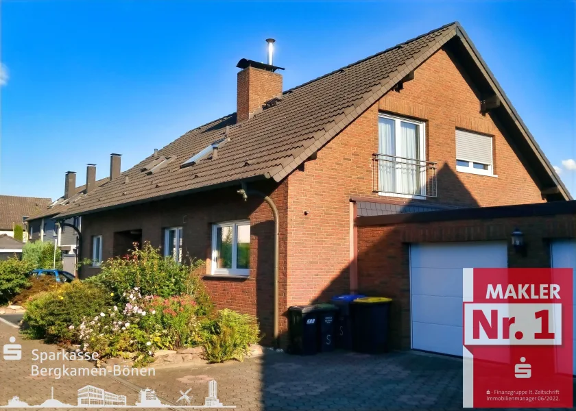 Straßenansicht - Haus kaufen in Bergkamen - Großzügiges Wohnen in ruhiger Lage