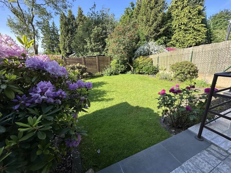 Terrasse mit Bick in den Garten