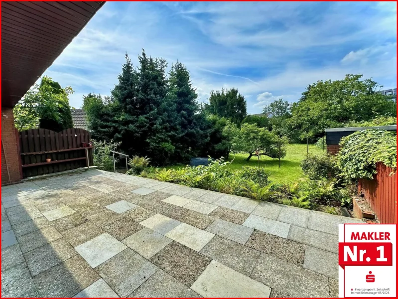 Terrasse mit Blick in den Garten