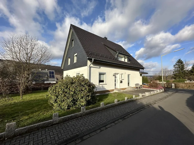 IMG_7996 - Wohnung kaufen in Neunkirchen - Große Eigentumswohnung in gepflegtem Zweifamilienhaus in guter Lage von Neunkirchen! 