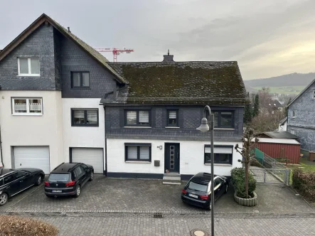 1 - Haus kaufen in Neunkirchen - Attraktives Einfamilienhaus mit Einliegerwohnung in zentraler Lage von Neunkirchen!