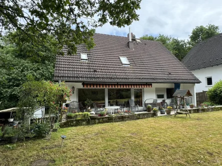 Ansicht von der Gartenseite - Haus kaufen in Iserlohn - Hier wohnen Sie im Grünen!