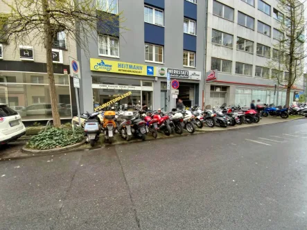 Ansicht Hausfront - Laden/Einzelhandel kaufen in Düsseldorf - Investieren mit Aussicht!